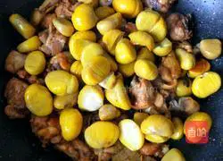 Illustration of how to make chestnut roasted chicken nuggets 12