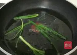 Illustration of how to cook large ribs with green onions 4