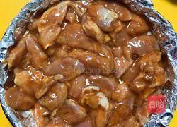 Illustration of how to make skewers of chicken, fruits and vegetables 5