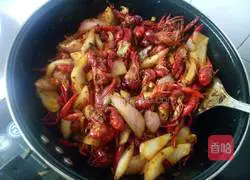 Illustration of how to make spicy crayfish 11