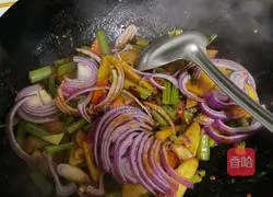 Illustration of how to make fried frog in dry pot 9