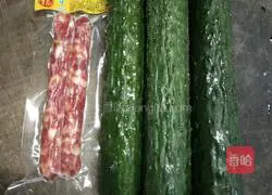 Illustration of how to cook sausage and cucumber 1