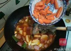 Illustration of how to cook chicken and pork ribs stewed with potatoes and carrots 20