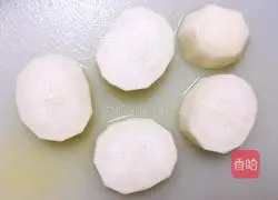 Illustration of how to make steamed meatballs with white radish 1