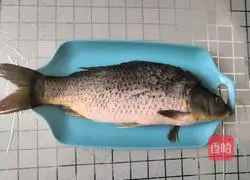 Illustration of home-style braised fish with crispy skin and tender meat 1