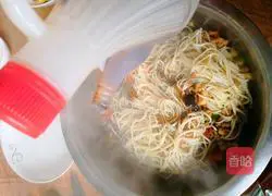Illustration of how to make minced meat noodles 14