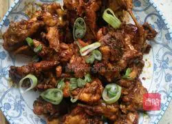 Illustration of how to make spicy stir-fried chicken wishbone 7