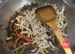 Illustration of how to make fish-flavored shredded pork 5
