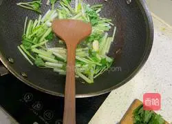 Illustration of how to make fried beef with celery 4