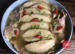 Illustration of how to stew bacon with moldy bean dregs 11