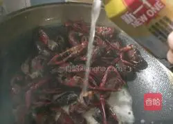 Illustration of how to make spicy crayfish 5