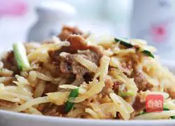 Illustration of how to make cumin meat slices and shredded radish 13