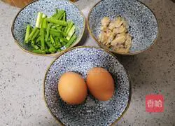 Illustration of how to make scrambled eggs with scallop meat 5