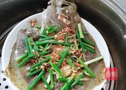 Illustration of how to make green steamed turbot 4