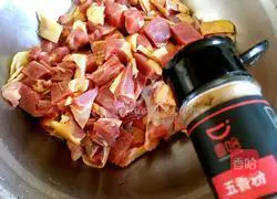 Illustration of how to make spicy chicken cubes 3