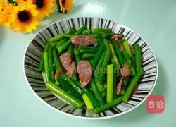 How to stir-fry sausages and garlic sprouts Illustration 8