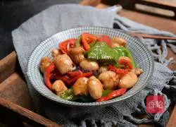 Illustration of how to make fried sausage with double peppers 8