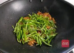 Illustration of how to make spicy shredded pork 7