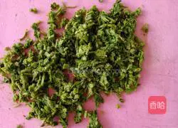 Illustration of how to make Chinese toon sprout omelette 4