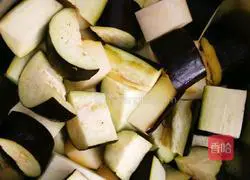 Illustration of home-style eggplant stewed chicken 2