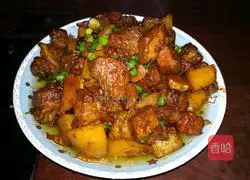 Illustration of how to make braised pork with potatoes 4