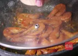 Illustration of braised prawns in oil 7