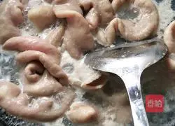 Illustration of how to make pickled cabbage sausage 1