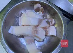 Illustration of how to make bitter bamboo shoots in pot 1