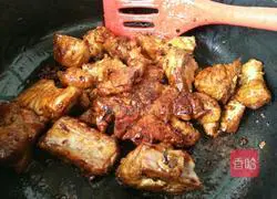 Illustration of braised potato ribs 7