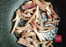 Illustration of how to make fried squid with green pepper 3