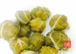 Illustration of how to make rice with baby cabbage 8