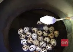 Illustration of how to make braised pork with quail eggs 1