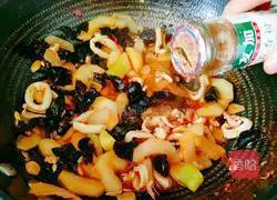 Illustration of how to make squid, fungus and fried cucumber 16