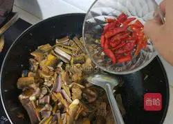 Illustration of how to make Huanghui bacon 8