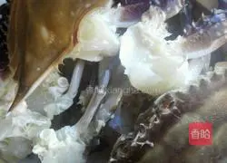 Illustration of how to make salted egg yolk swimming crab 2