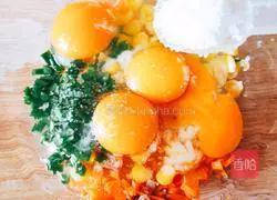 Illustration of how to make colorful egg rolls 3