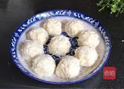 Illustration of how to make winter melon balls 15