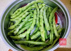 Illustration of how to make fried beans and shredded pork 9