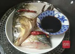 Illustration of how to make steamed crucian carp 2