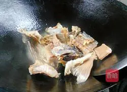 Illustration of how to make salted fish and eggplant stew 7