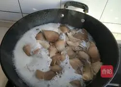 Illustration of how to make scrambled eggs with fresh mushrooms 4