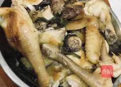 Illustration of how to cook salt-baked chicken in rice cooker 6