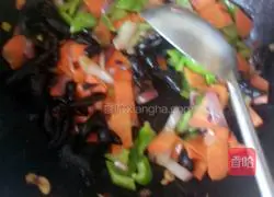 Illustration of how to make colorful stir-fry 8