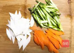 Illustration of how to cook asparagus, carrots and yam 2