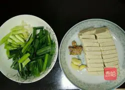 Illustration of how to make fried tofu with garlic sprouts 1