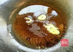 Illustration of how to make fried eggs with garlic sprouts 8