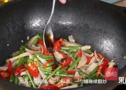 Illustration of how to stir-fry garlic sprouts with snail slices 7