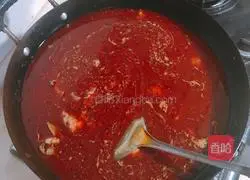 Illustration of how to make fat intestine and pork ribs hot pot 5