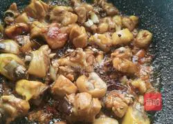 Illustration of how to cook chicken legs stewed with potatoes 5