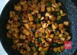 Illustration of how to make spicy potato and lotus root dices 5